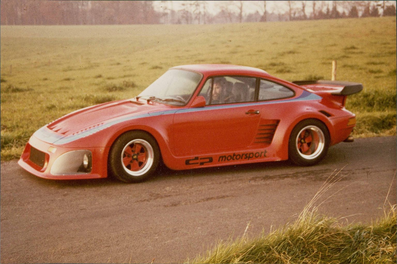 80-Jahre-Ekkehard-Zimmermann-dp-Motorsport-1983-Porsche-935-dp-II-Straßenausfuehrung